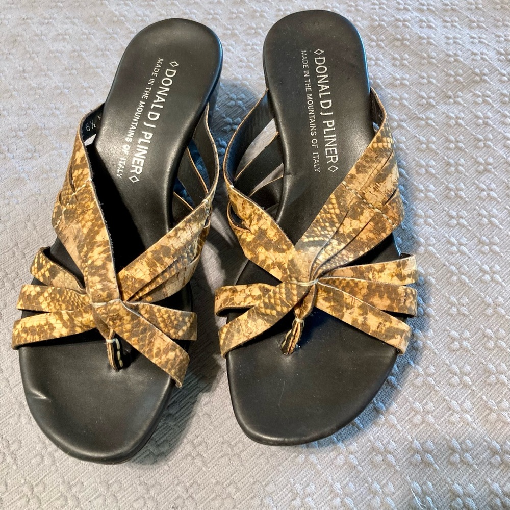 Donald J Pliner “Cathe” thong/wedge sandal, 6.5, excellent condition.